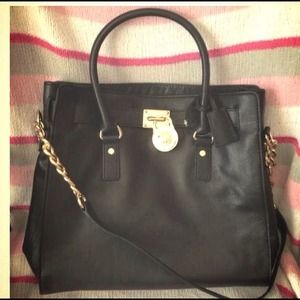 🚫🚫🚫TRADED🚫🚫🚫Black leather MK satchel