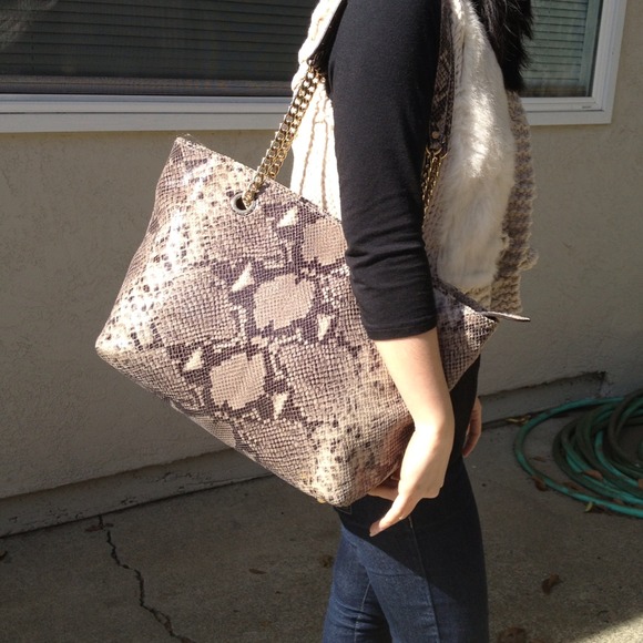 ✨SOLD✨Authentic Michael Michael Kors handbag - Picture 2 of 4