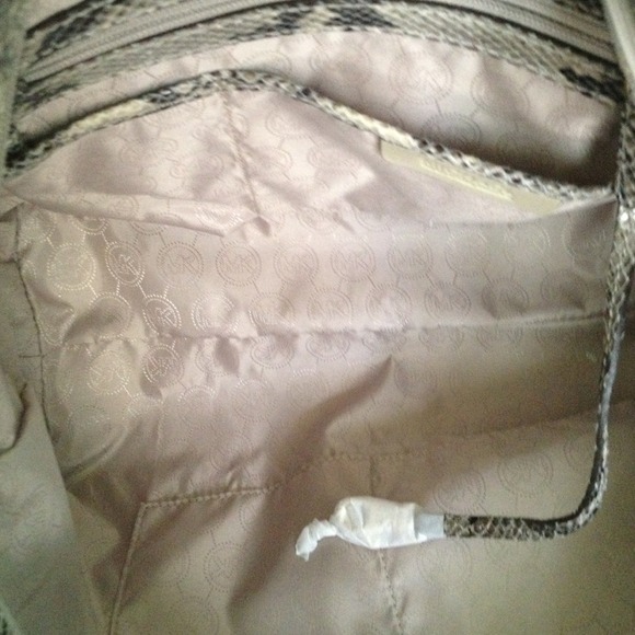 ✨SOLD✨Authentic Michael Michael Kors handbag - Picture 4 of 4