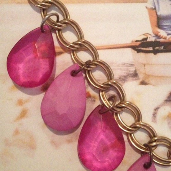 ⬇⬇Statement necklace - Picture 2 of 3