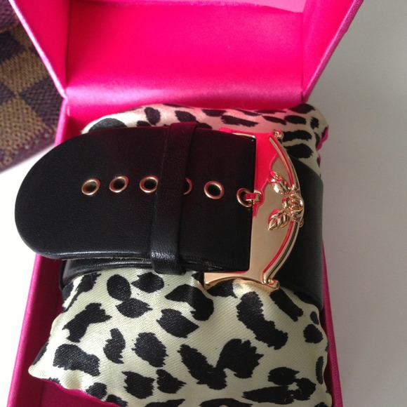 Betsey Johnson unique watch in rosé gold - Picture 4 of 4