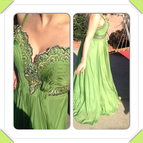 Gorgeous evening gowns 💞💞 - Picture 3 of 3