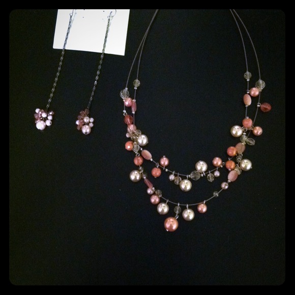 ⛔Traded⛔Shades of pink necklace and earring set