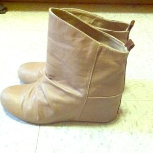 Classic Nude Wedge !