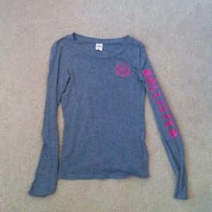 🔴Sold🔴Small long sleeve hollister top,