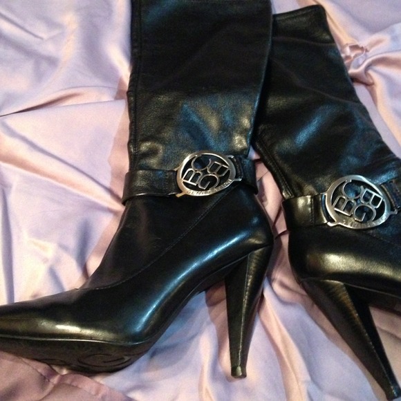 Black BCBG boots