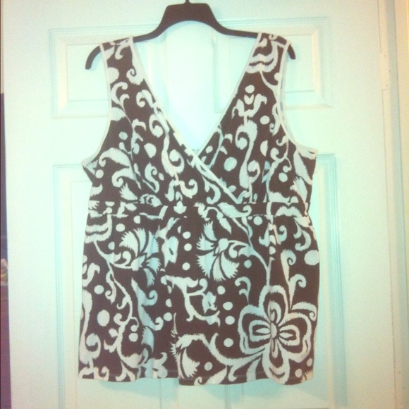 💥SOLD SOLD💥NWOT pretty brown shirt