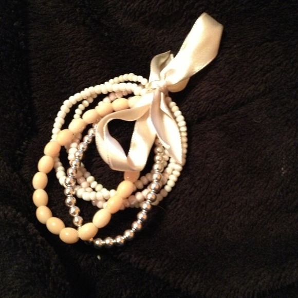 Pink bracelet. - Picture 1 of 2