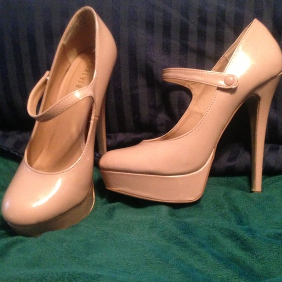 Nude patent pumps