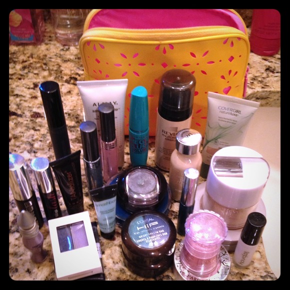 🚫SOLD🚫Bundle of ALL KINDS of makeup