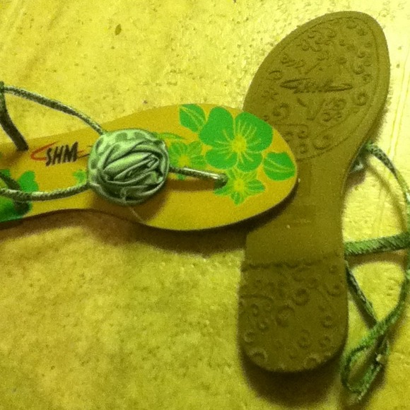 Green Rosed Sandals - Picture 2 of 2