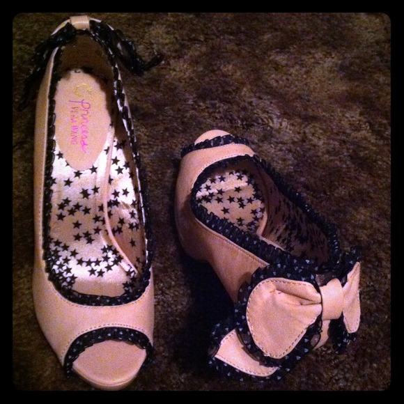Vera Wang Princess peep-toe platform high heels