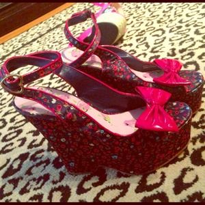 ✋ TRADED @vintageblonde79 Betsey Johnson Wedges