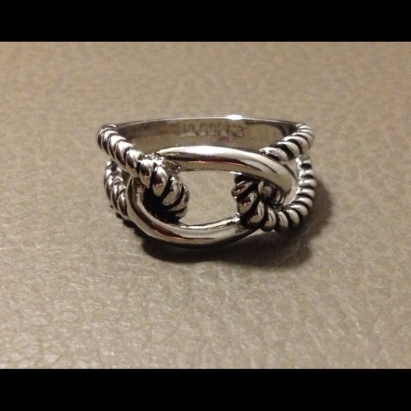 Lia Sophia knot ring