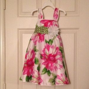 Beautiful size 5 Flower kids dress.