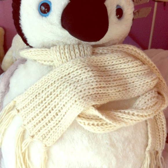 Soft cream-colored scarf - Picture 1 of 1