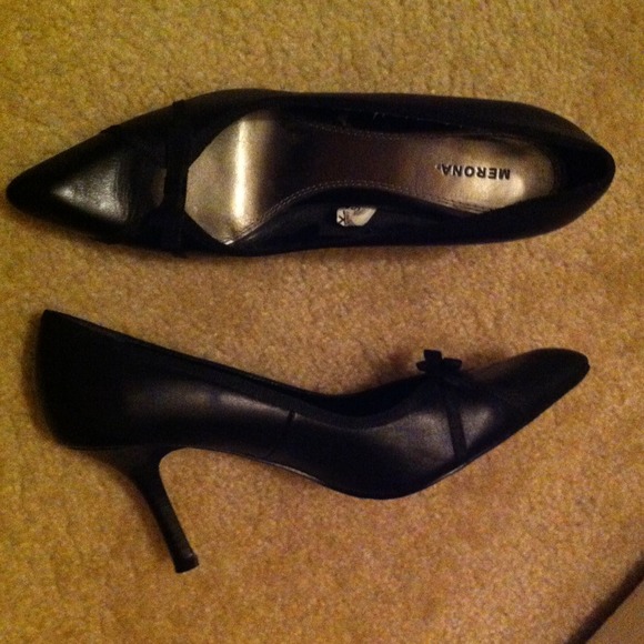 Merona pointy toe black heels