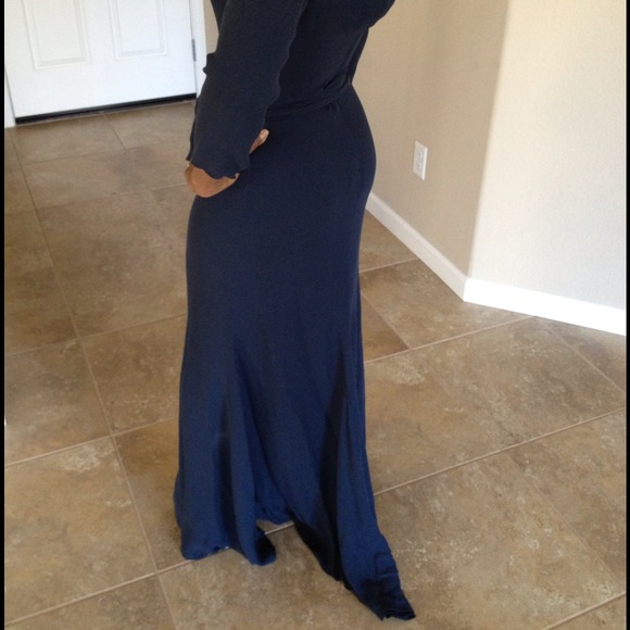 CAROLINA HERRERA 100% silk - Picture 2 of 4