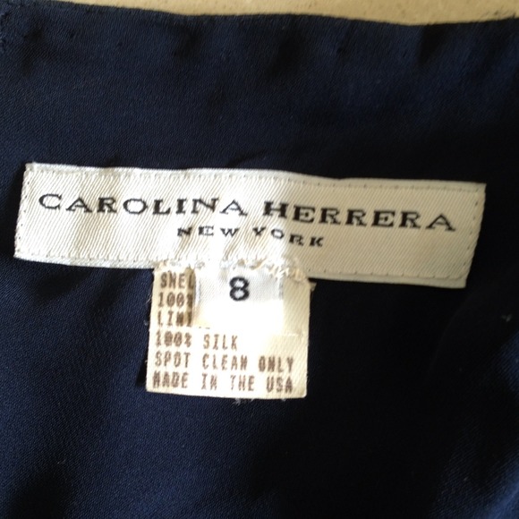 CAROLINA HERRERA 100% silk - Picture 3 of 4