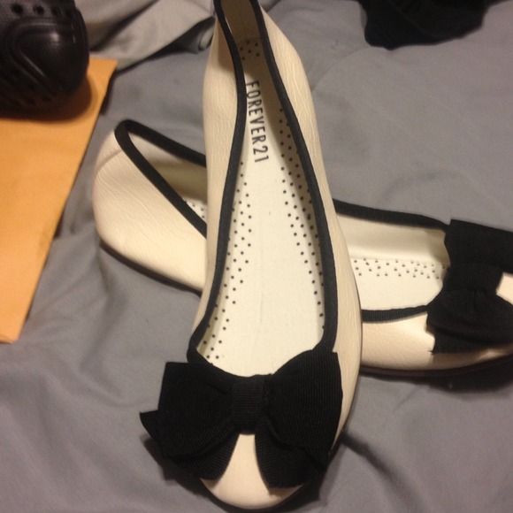 Beige bow tie flats n black bow tie bundle
