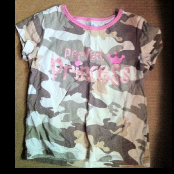PERFECT PRINCESS CAMO TEE SIZE 24 mo. EUC💋💋💋💋 - Picture 1 of 2