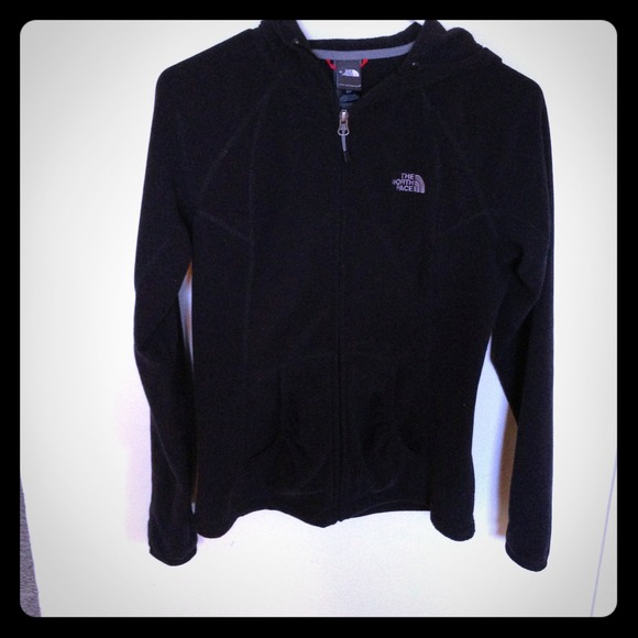 Sold @sarahanderson! The North Face fleece hoodie