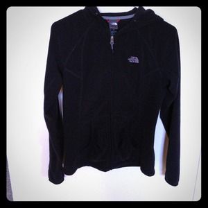 Sold @sarahanderson! The North Face fleece hoodie