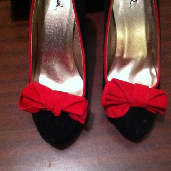 Black stilettos NWOT - Picture 2 of 3