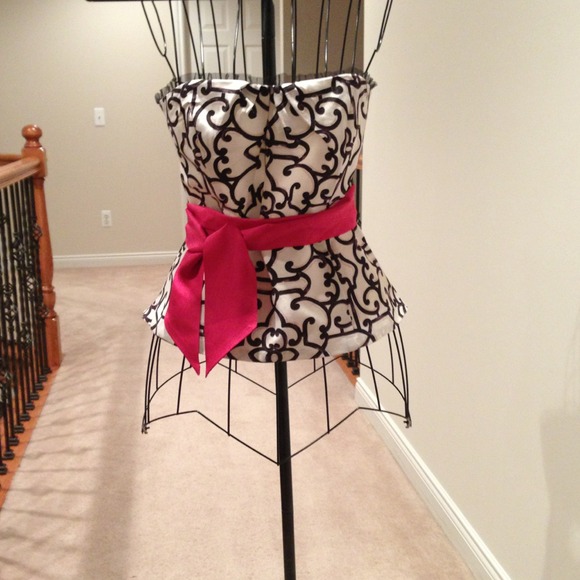 WHITE HOUSE BLACK MARKET BUSTIER