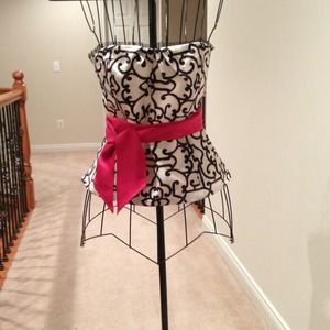 WHITE HOUSE BLACK MARKET BUSTIER