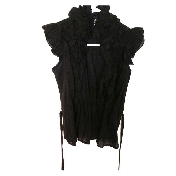 🎁SOLD🎉Ruffled v neck blk sleeveless blouse - Picture 1 of 2