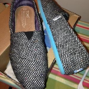 ⭐Sold⭐ New With Box - Toms Size 6