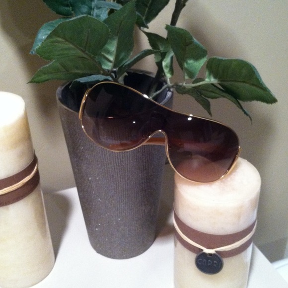 😎 Authentic Prada sunglasses - Picture 1 of 4
