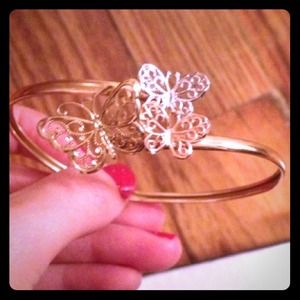 Bundled! Beautiful Butterfly Bangle&Pearl Set!