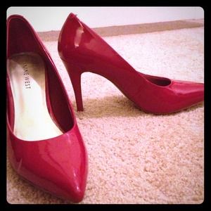 REDUCED**Nine West HOT red pumps