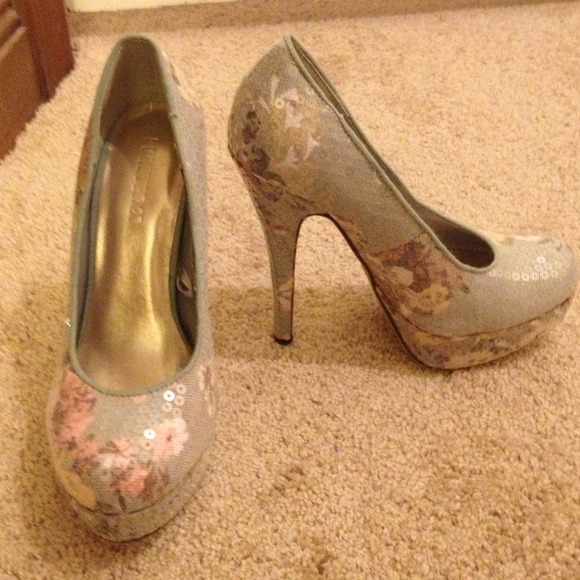 RESERVED****Platform heels