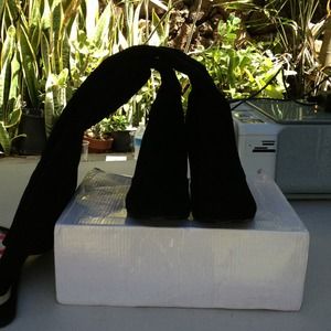 (SOLD TO @kauionalani808). Black boots