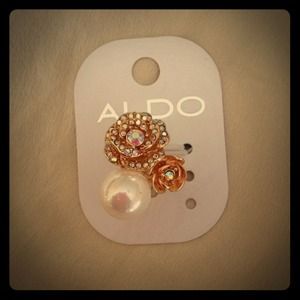 **SOLD in BNDL**Cute gold and pearl ring