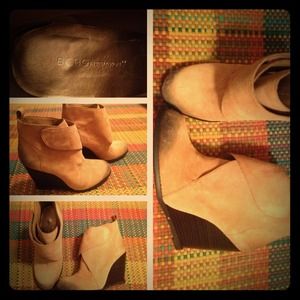 BCBG Generation. Brand New Suede Carmel Booties