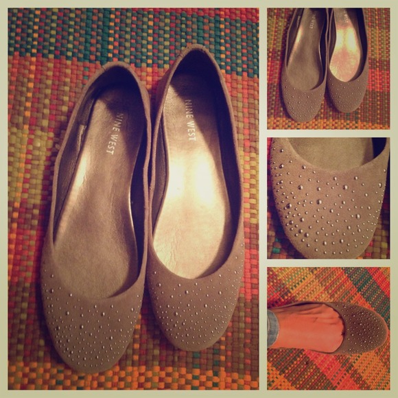 REDUCE!!Nine West Suede Grayish Flats.