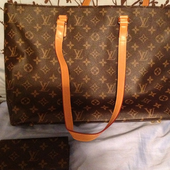 Brown large purse and wallet