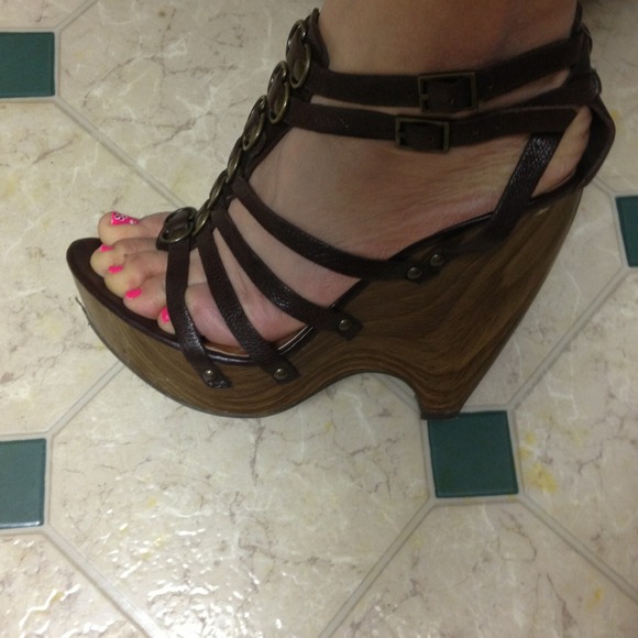Jessica Simpson wedges