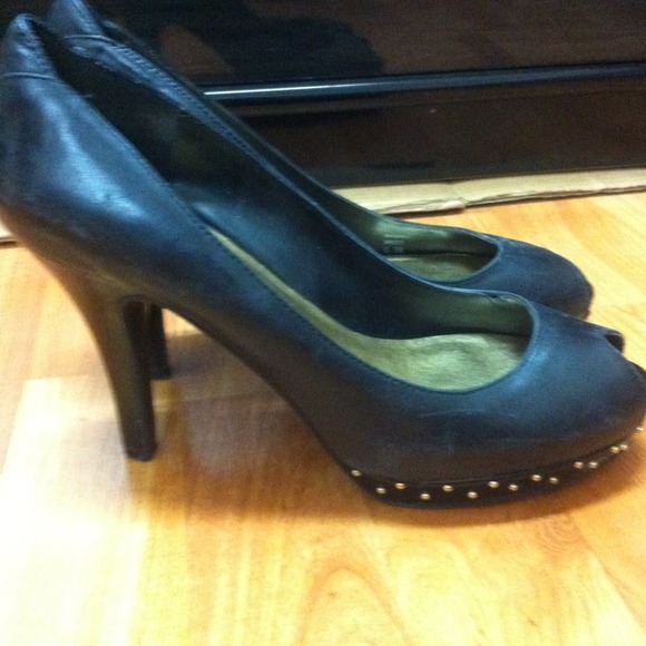 Peep toe studded pumps Sz 6.5