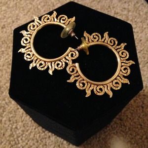 💥SOLD💥Beautiful goldtone starburst hoops.