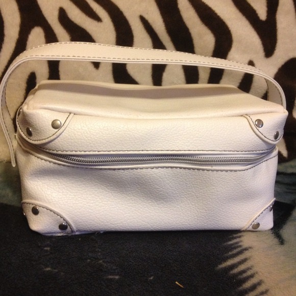 Limited edition Bare Essentials makeup bag w/blush