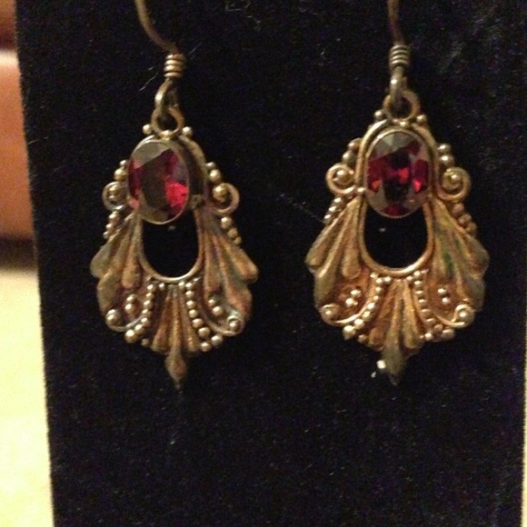 💥SOLD💥 Garnet earrings.