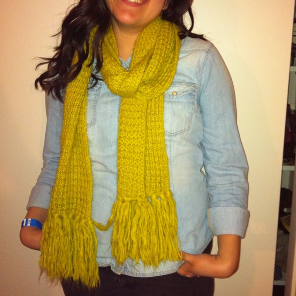 Greenish mustard St.Johns Bay scarf