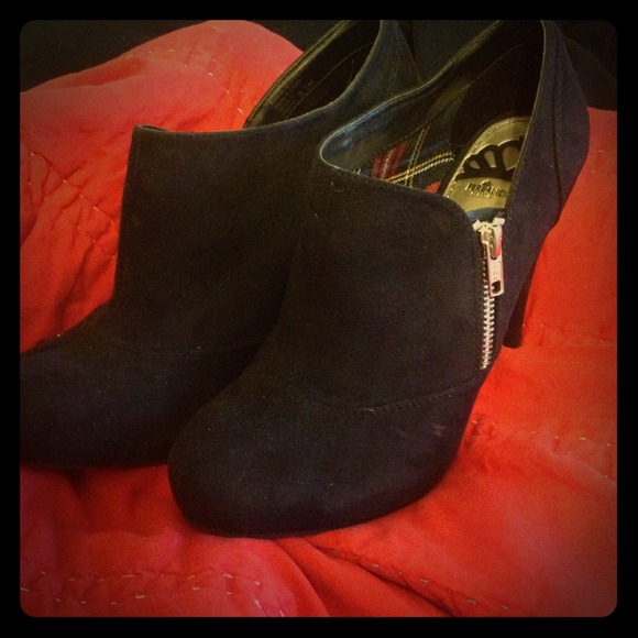 🔮Size 8.5 Fergalicious by Fergie heels. Black.
