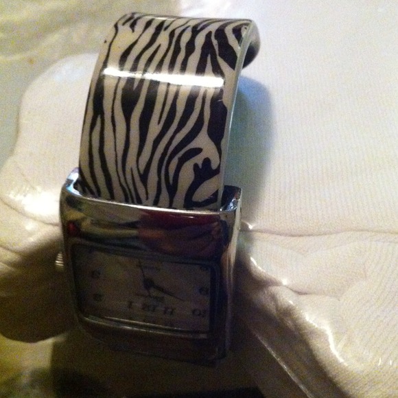 Watch - Picture 3 of 3