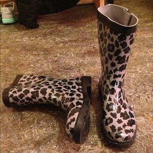 Leopard rain boots